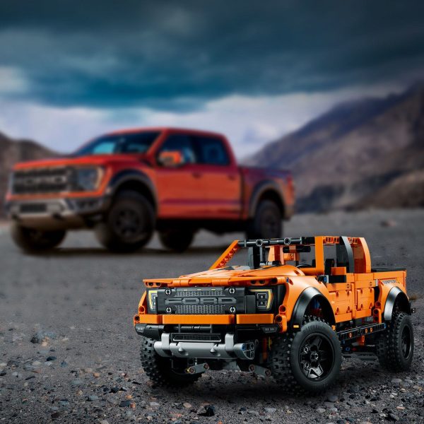 LEGO Technic Ford F-150 Raptor 42126 Model Building Kit (1��379 Pieces) - Image 3